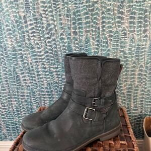 Ugg leather and rubber ankle snow or rain boots